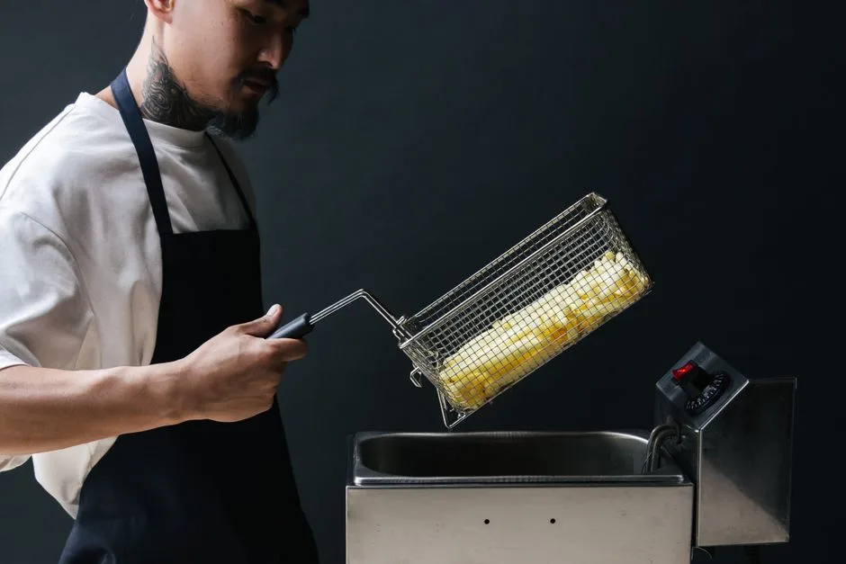 Nettoyage des friteuses professionnelles : méthode, sécurité et conformité
