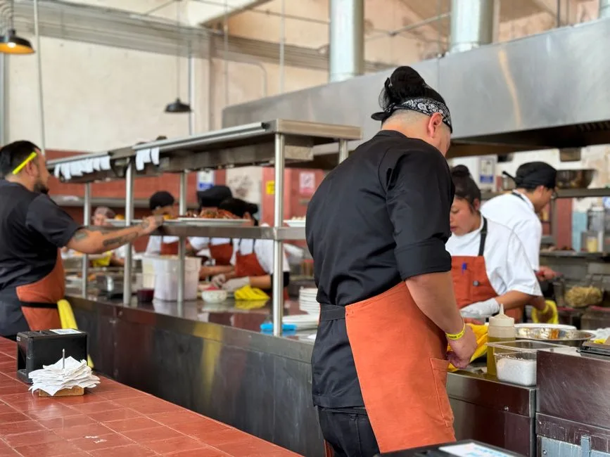 Pourquoi externaliser le nettoyage de son restaurant : avantages et économies